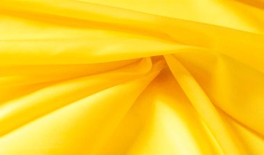 arkaplansız doku - sarı ipek. Soluk sarı renkli birinci sınıf ipek organza fevkalade bir kumaştır, hem kendi başına güzeldir hem de vurgu açısından bir aksesuardır..