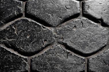 Yıpranmış lastik izi olan eşsiz bir doku oluştur. Otomotiv veya endüstriyel tasarım için arka plan olarak kullan. Sert görünüm için kıyafet, aksesuar ya da ambalaj baskısı