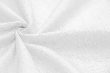 Beyaz keten kumaş dayanıklı ve uzun ömürlü. Sıcak hava için serin ve solunabilir. Lüks ve zarif bir görünüşü var.