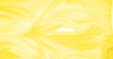 Kusursuz kaleydoskop, sarı ipek. Şık bir sunum için ihtiyacın olan tek şey güneşli sarı ipek bir musluk..