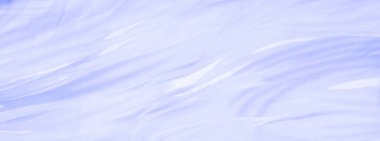 Mavi ipek. Özel olarak en yüksek kalitede kraliyet mavi ipek taftasını kullanarak ortamı hazırlamak için tasarlandı. Hafif, bu madde yumuşak bir parıltı yaratır..