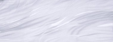 Kusursuz kaleydoskop. Kumaş ipeksi beyaz ve gri. Bu şifonda ultra modern bir baskı ve hassas, havadar bir kalite soyut ipek baskı ile birleştirilmiş..