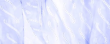 Mavi ipek. Özel olarak en yüksek kalitede kraliyet mavi ipek taftasını kullanarak ortamı hazırlamak için tasarlandı. Hafif, bu madde yumuşak bir parıltı yaratır..