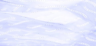 Mavi ipek. Özel olarak en yüksek kalitede kraliyet mavi ipek taftasını kullanarak ortamı hazırlamak için tasarlandı. Hafif, bu madde yumuşak bir parıltı yaratır..