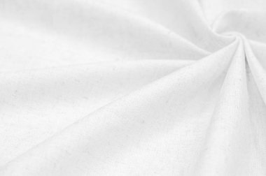 Beyaz keten kumaşın pürüzsüz ve temiz bir görünüşü var. Keten ihracatçılarından yapılmış. Doğal solunabilirlik ve sıcaklık düzenlemesi sağlıyor. Sıcak havalarda giysi ve yatak için ideal.