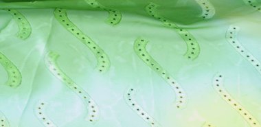 Kusursuz kaleydoskop. Kumaş ipek yeşil-mavi gözlükler. Canlı renkler ve deniz tarağı şekilleri, sarı, mavi ve yeşil geometrik ipek krep de chine renginde gerçekten eşsiz bir krep oluşturur..