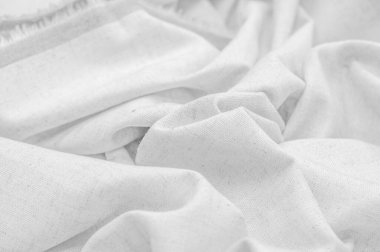 Beyaz keten kumaş temiz ve pürüzsüz görünmesiyle bilinir. Keten liflerden yapılmış. Diane 'deki başarını garantileyecek. Hafif olduğu için sıcak havalarda giysi ve yatak için ideal.