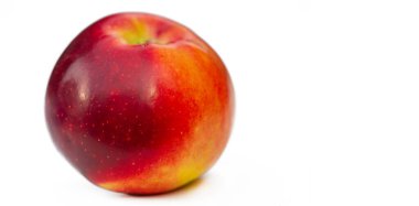 Beyaz arka planda elma. Adem 'in elmaya alerjisi olsaydı dünya farklı olurdu.