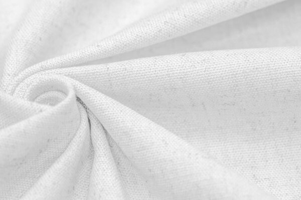 Белая льняная ткань имеет четкий и чистый вид. Сделано из льняных тканей. Он обеспечивает естественную дышаемость и регулирование температуры. Идеально подходит для одежды и постельного белья в теплую погоду