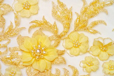 Çeşitli tasarım amaçları için altın sarısı dantel dokular. Kartpostallar için arka plan olarak kullanılabilir. Posterler. Dokular. ya da duvar kâğıdından karmaşık çizgileri olan eski dantel desenler.