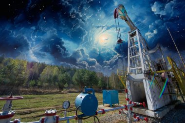 Pumpjack sorunların ve engellerin üstesinden gelmenin görsel bir temsili. Zorluklara direnen güçlü bir teknik. Zor zamanlardaki direnç ve kararlılığın metaforu..