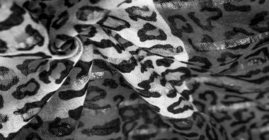 İpek kumaştan siyah beyaz leopar desenli. Leopar desenli hafif ipek senin tasarımına mükemmel uyacak, şık görünüyor ve kaba değil! Doku, arkaplan, desen