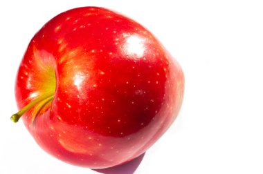 Beyaz arka planda elma. Pectin, quercetin, prosiyanidin ve C vitamini içerirler. Bunlar kanser ve hastalıkların önlenmesinde faydalıdır..