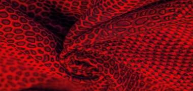 Kırmızı ipek kumaş, hayvan derisi Afrika teması. Tüm projeler stüdyomuzda kumaş fotoğrafçılığı ve son ürünlerinin kullanımı hakkında derin bilgisi olan tasarımcılar tarafından geliştirilmiştir..