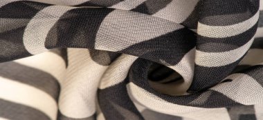 İpek kumaş, siyah beyaz soyut çizgiler. Soyut siyah beyaz desenli büyülü bir şekil. Retro modern dekor, tekstil sanatı, tasarım, doku, arkaplan, kalıp