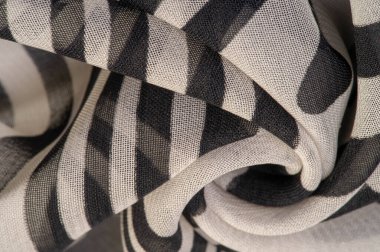 İpek kumaş, siyah beyaz soyut çizgiler. Soyut siyah beyaz desenli büyülü bir şekil. Retro modern dekor, tekstil sanatı, tasarım, doku, arkaplan, kalıp