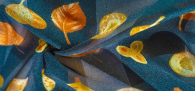 İpek kumaş, mavi ve sarı sonbahar yaprakları. Doku, arkaplan deseni