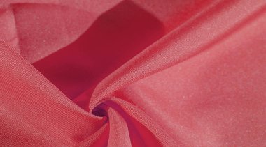 İpek kumaş yakut kırmızısıdır. Renkli ipek kumaşın dokusu arka plan olarak kullanılabilir