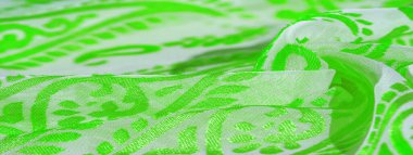 Doku, desen, koleksiyon, ipek kumaş, kadın eşarbı, bej arka planda yeşil zümrüt pastel.