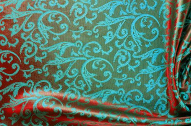 Kusursuz bir doku. İpek kumaş. Mavi-yeşil-kırmızı gözlükler. Eğer sofistike bir güzellik arıyorsan, bu dantel püskülünden öteye bakma.!