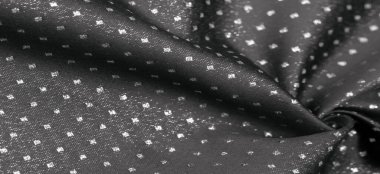 Küçük puantiyeli metalik parıltılı kumaş. Siyah. Bazen bir kumaş eklemeniz gerekir, bizim ipeklerimiz gibi..