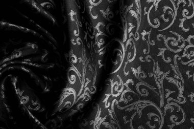 Kusursuz bir doku. Siyah renk. Yüksek kaliteli polyester ve ipek satenden yapılmış bu saten içindeki kraliyet ruhunu somutlaştıracak. Daha çekici görünümlü zarif bir kumaş..