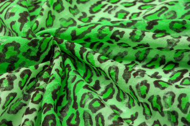 İpek kumaş yeşil, leopar desenli. Hafif leopar desenli ipek senin tasarımın için mükemmel, şık görünüyor ve kaba değil! Doku, arkaplan, desen