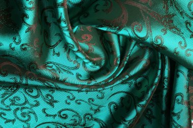 Kusursuz bir doku. İpek kumaş. Mavi-yeşil-kırmızı gözlükler. Eğer sofistike bir güzellik arıyorsan, bu dantel püskülünden öteye bakma.!