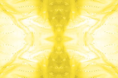 Kusursuz kaleydoskop, sarı ipek. Şık bir sunum için ihtiyacın olan tek şey güneşli sarı ipek bir musluk..