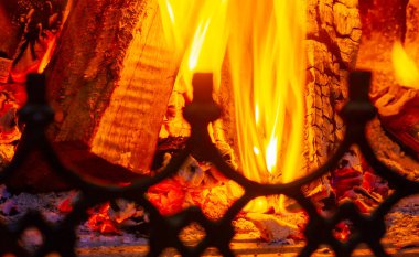 Sıcak ve rahat bir atmosfer yaratıyor. Sıcak akşamlar ya da açık hava toplantıları için mükemmel. Etkili ve kullanımı kolay.