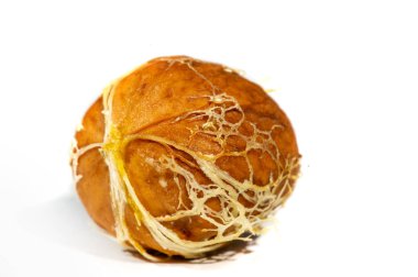 Ceviz. Benim için aşk ceviz gibidir. Düzenli ve küçük miktarlarda alınmalı..