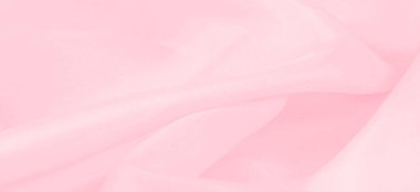 Bulanık pembe ipek kumaş. Kalabalıktan canlı bir renkle uzaklaşın. Işığı yansıtan parlak dalgalar, enfes sofistike dalgalar. Bu sıcak pembe ipek krep de chine.