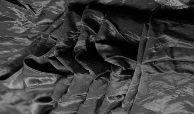 Siyah İpek Kumaş, yüksek kalitede siyah ipek tafta kullanılarak özel olarak tasarlandı. Işık, çıtır ve pırıl pırıl, bu madde yumuşak bir parıltı yaratır..