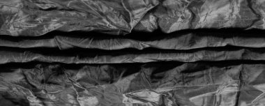 Siyah İpek Kumaş, yüksek kalitede siyah ipek tafta kullanılarak özel olarak tasarlandı. Işık, çıtır ve pırıl pırıl, bu madde yumuşak bir parıltı yaratır..