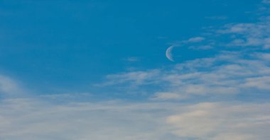 Gökyüzü, bulutlar hayatıma yağmur veya fırtına getirmek için değil günbatımı gökyüzüne renk katmak için giriyor. Güneş her zaman bulutların üzerinde parlar.