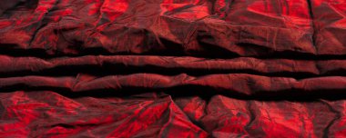 Kırmızı kumaş. Zengin bir doku, güzel kaba bir el ve kendi görsel tanecikleri. Değişik çizgileri olan taze, esnek ve basit bir malzeme tasarımın için mükemmel bir seçim..