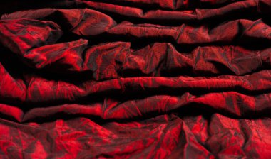 Kırmızı kumaş. Zengin bir doku, güzel kaba bir el ve kendi görsel tanecikleri. Değişik çizgileri olan taze, esnek ve basit bir malzeme tasarımın için mükemmel bir seçim..