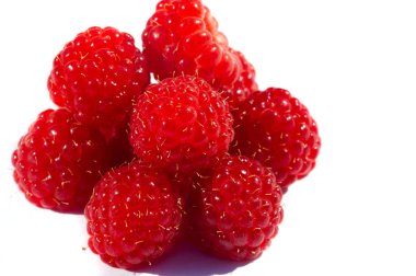 Ahududu. Yazın sonlarında, yerli ahududular tarladan buzdolabınıza bol bol gelirler. Bu, bu hassas meyveden faydalanmak ve onu iyi bir amaç için kullanmak için harika bir fırsat.