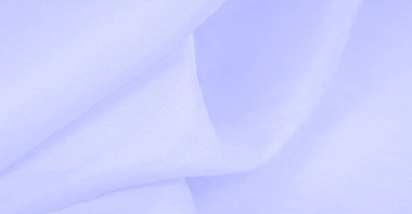 Bulanık mavi ipek kumaş. Bu ipek kumaşla moda denizine dal. Dokularla dolu, hoş ve kaba bir el, kendi görsel tahıllarıyla birleşmiş..