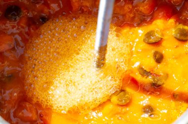 Taze kayısılar ve kayısı likörleri yapmak için kullanılır. Ev yapımı reçel, tatlı ya da smoothie yapmak için ideal. Yıl boyunca kayısı aromalı konserve kavanozlarla eğlenilebilir..