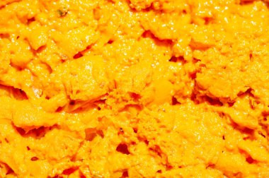 Taze kayısıdan ev yapımı kayısı likörü yap. Kayısı yapmayı öğrenin kayısı bazlı çeşitli ürünler yapmak için. Farklı tarifleri ve lezzet koruma yöntemlerini araştırın