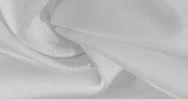 İpek beyazdır. Beyaz gri saten doku, gümüş kumaş, ipek panorama, arka plan, güzel yumuşak bulanık desenli. Doku, arkaplan deseni