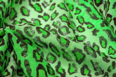 İpek kumaş yeşil, leopar desenli. Hafif leopar desenli ipek senin tasarımın için mükemmel, şık görünüyor ve kaba değil! Doku, arkaplan, desen