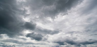 Gökyüzü, bulutlar hayatıma yağmur veya fırtına getirmek için değil günbatımı gökyüzüne renk katmak için giriyor. Güneş her zaman bulutların üzerinde parlar.