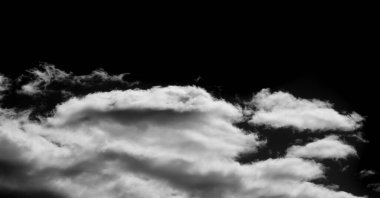 Gökyüzü, bulutlar hayatıma yağmur veya fırtına getirmek için değil günbatımı gökyüzüne renk katmak için giriyor. Güneş her zaman bulutların üzerinde parlar.