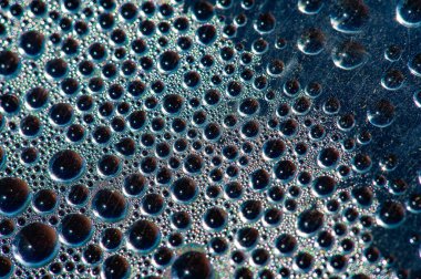 Benzersiz su kabarcığı buhar tasarımı görsel olarak çekici ve rahatlatıcı bir atmosfer yaratır. Daha iyi demlenmek için ısı ve aroma dağılımını geliştirir.