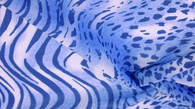 Mavi beyaz çizgili ipek kumaş, Afrika tarzı zebra derisi. Tasarımcı için, tasarımın taslağı, dekoratörün çevresi. Arkaplan dokusu koleksiyonu