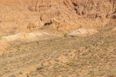 Gün batımında Kızıl Dağlar 'ın nefes kesici güzelliğinin tadını çıkar. Rahatla ve Boguty 'nin huzurlu vahasında huzur bul. Batan güneşin canlı renkleri hayal gücünü ateşlesin..
