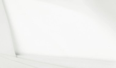 Kusursuz arkaplan dokusu - beyaz ipek. Bu antika beyaz ipek kumaşla klasik bir estetik elde et. Elinde pürüzsüz ve çıtır çıtır, zengin fildişi rengi göz kamaştırıcı bir parıltı yaratır..