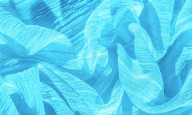 İpek kumaş. Mavi buruşuk kumaş dokusu. Mavi buruşuk, dalgalı yüzey dokusu. Yakın çekim, yumuşak odaklanma. arkaplan, kalıp